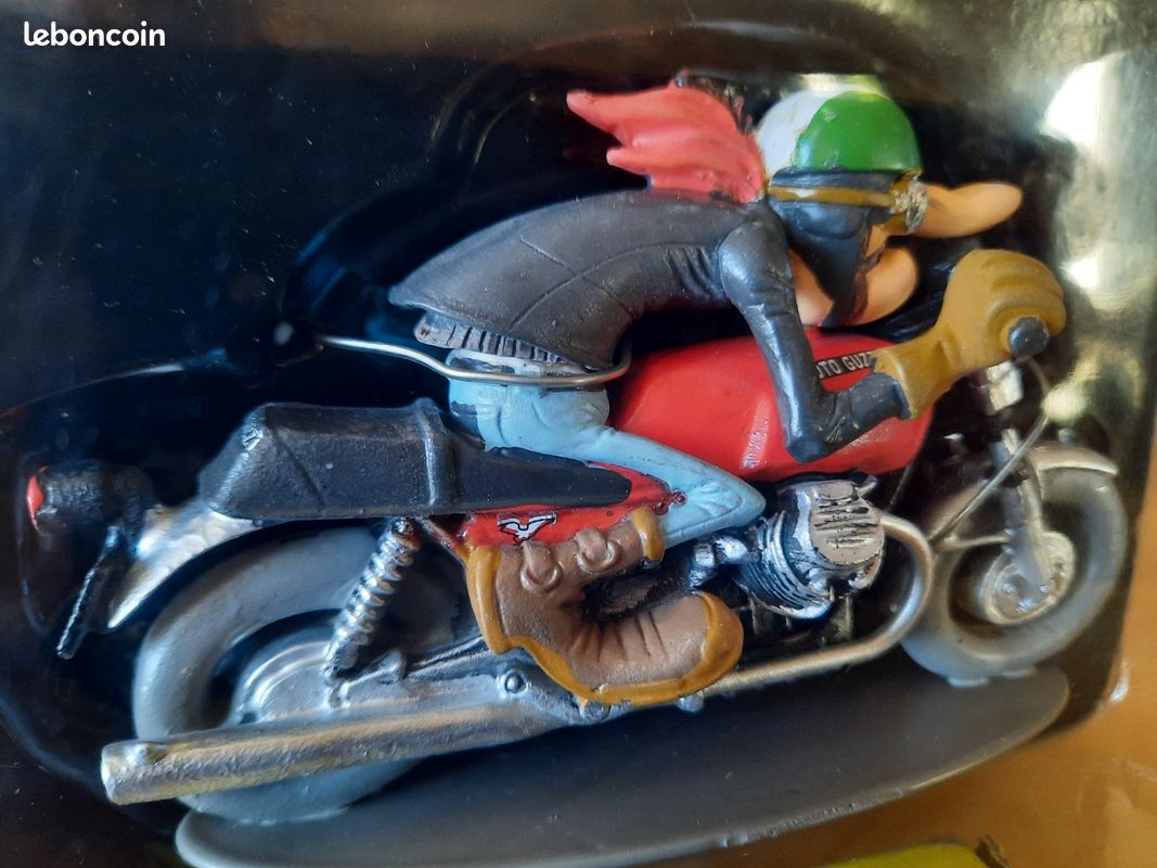 Figurine joe bar team 2 - moto guzzi v7 sport de 1971 - 1/18 (image 1)