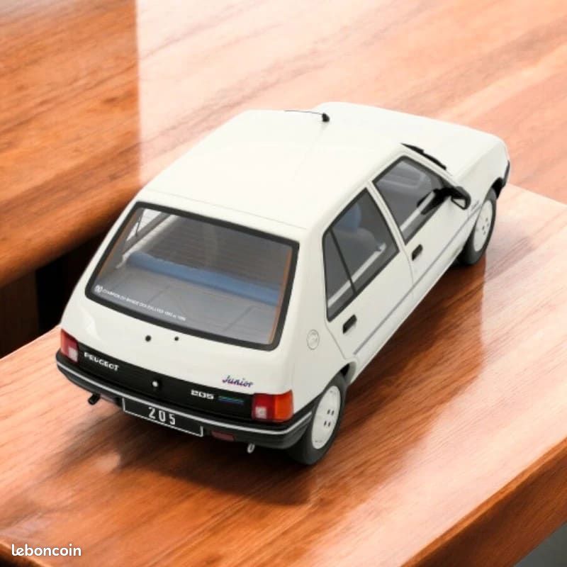 1:18 Peugeot 205 Junior - 1988 - Weiß