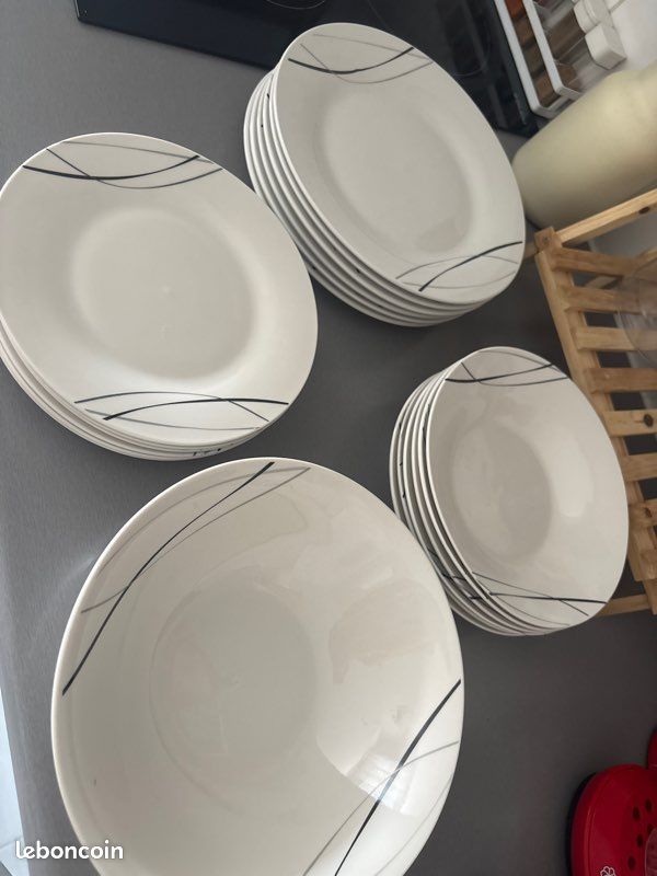 Lot assortiment d’assiettes (image 1)