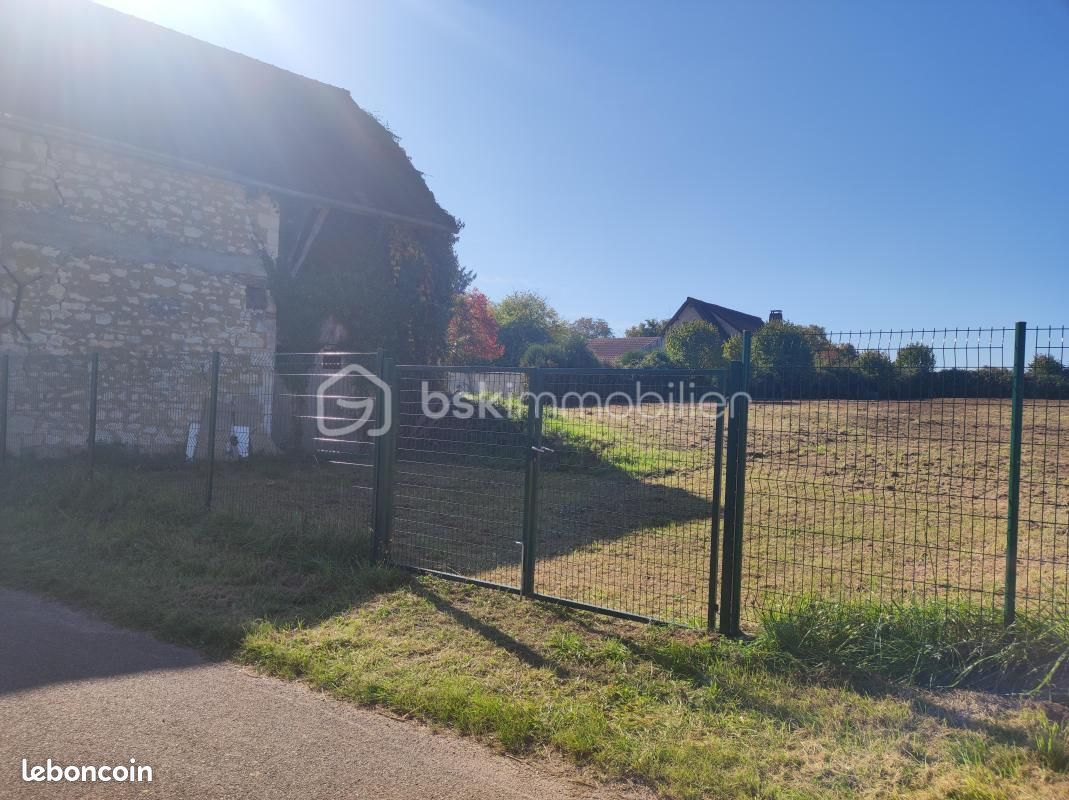 Terrain 2 514 m² Champlost · 66 000 €