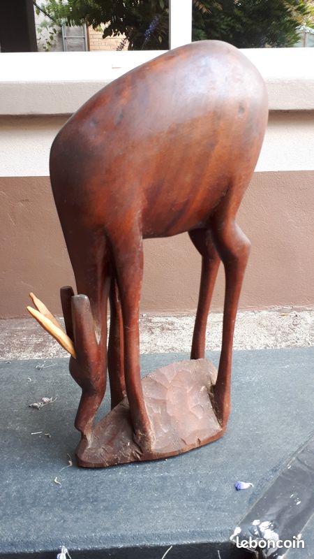 Jolie Statuette Biche en bois scupté (image 2)