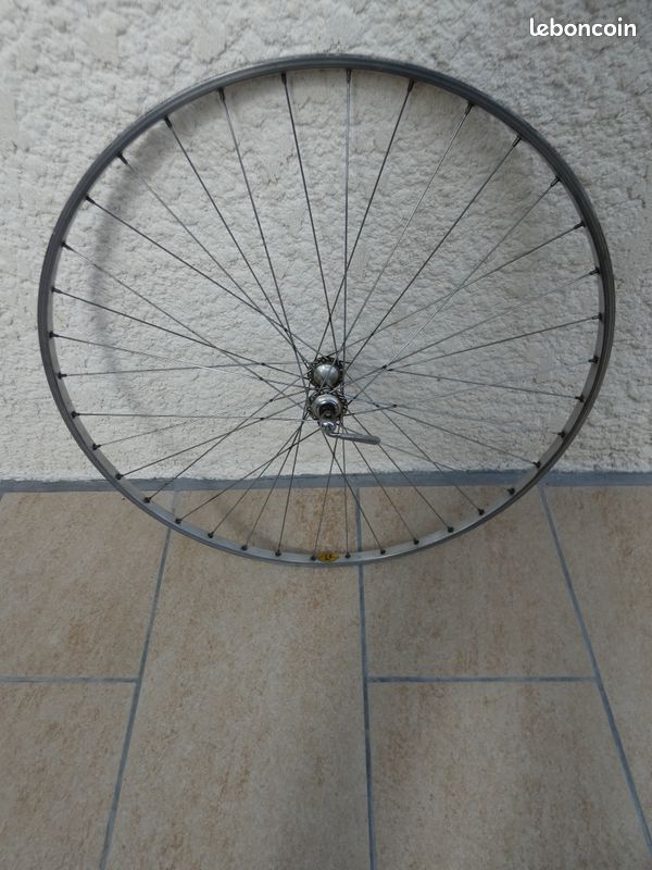 Roue avant jante Cerchio Fiamme - Moyeu Campagnolo Record avec serrage (image 1)