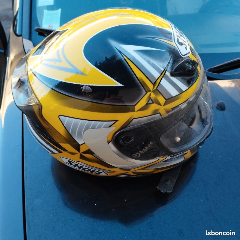 Vend casque shoei très peu servi taille s (image 2)