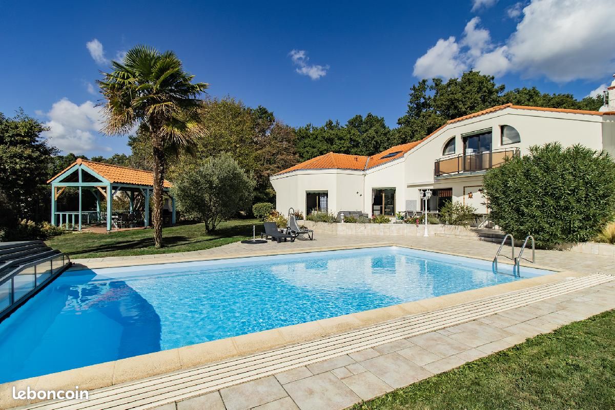 Maison 7 pièces 230 m² · à Vertou · 230 m² · 884 000 €