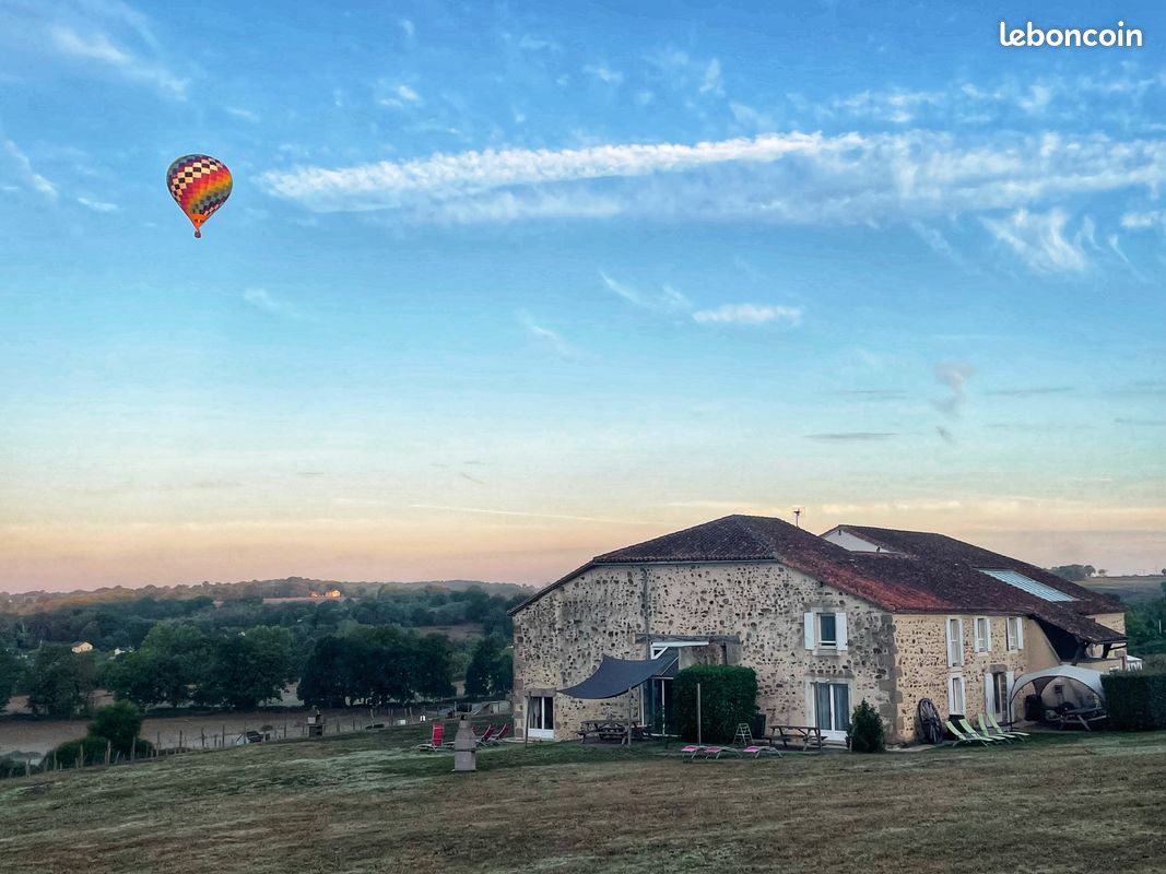 Maison 45 pièces 1269 m² · à Availles-Limouzine · 1 269 m² · 785 000 €
