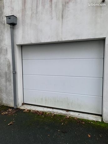 Location Garage avec porte motorisée dans résidence sécurisée Aytre