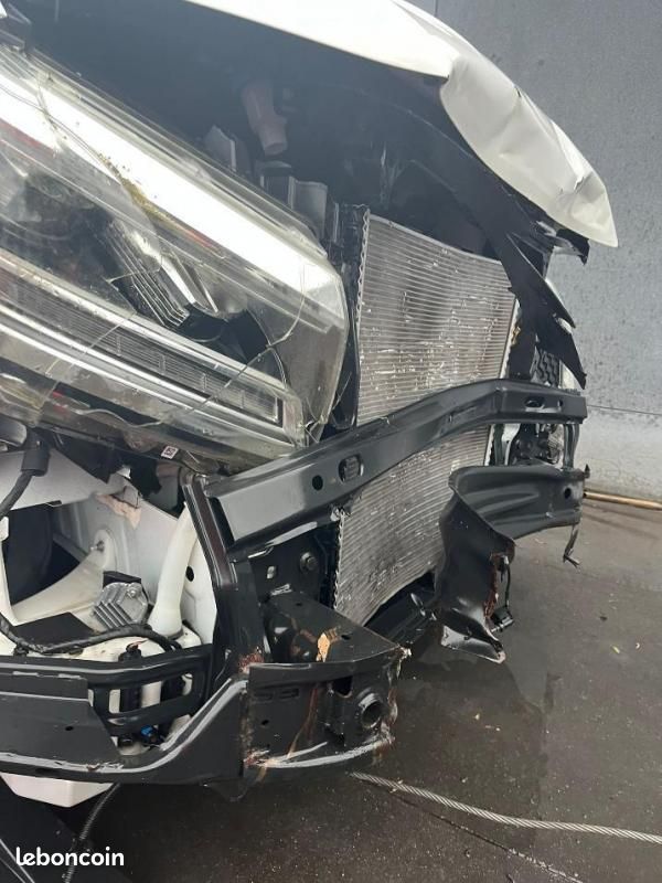 Volkswagen Crafter VAN e- 35 L3H3 136 CH ACCIDENTEE (image 10)