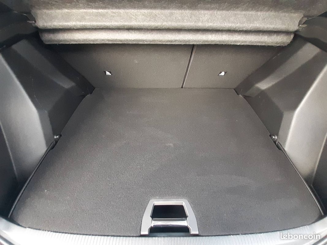 PEUGEOT 2008 PureTech 130 S&S EAT8 Allure (image 19)