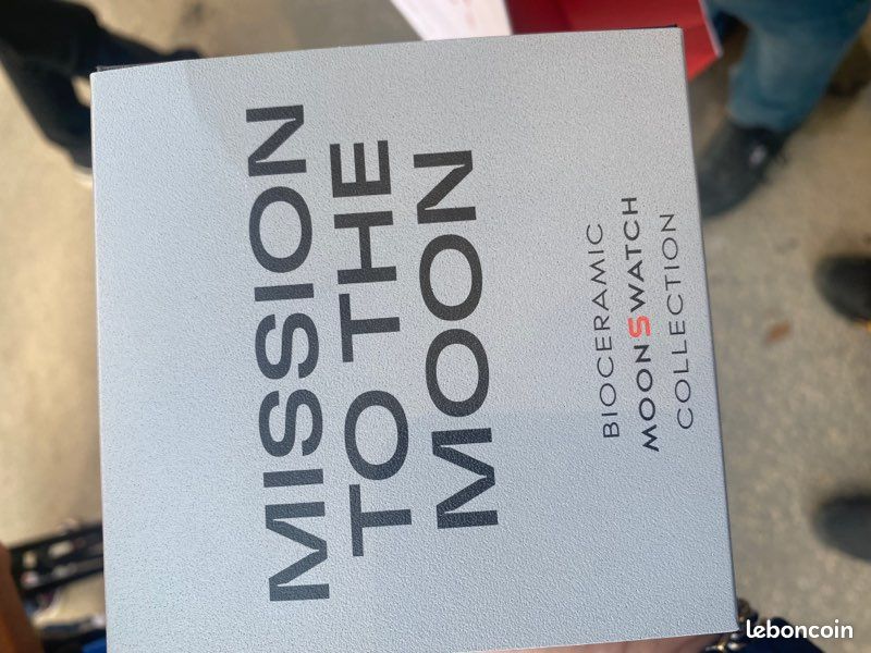 Omega x swatch mission to the moon (image 2)