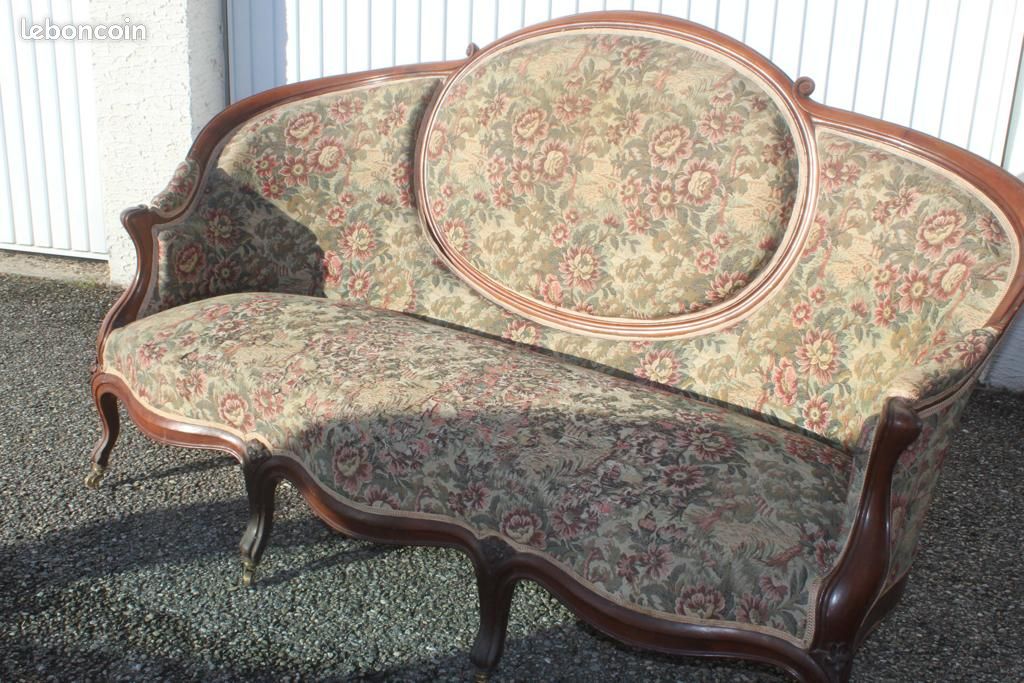 Vente ensemble canapé , fauteuils , chaises Je vends 1 canapé style Louis onze avec ses 4 fauteuils et 4 chaises (image 2)