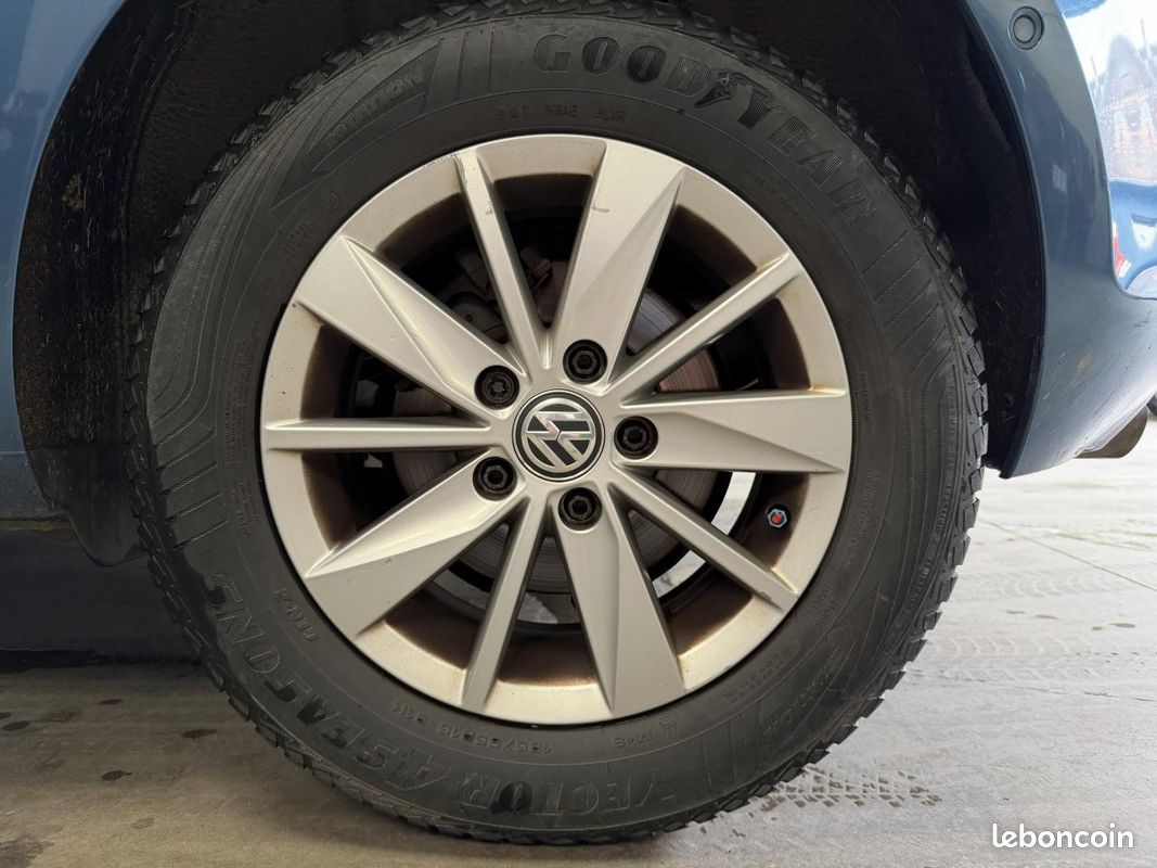 VOLKSWAGEN GOLF 1.6 TDI 105CH DSG 7 / Caméra de recul / Régulateur adaptatif / Park assit / (image 24)