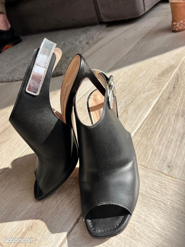 Talons XOXO Noirs Bout Ouvert 4 Pouces Taille 5.5 M - Neufs Sans Boîte - Livraison Gratuite