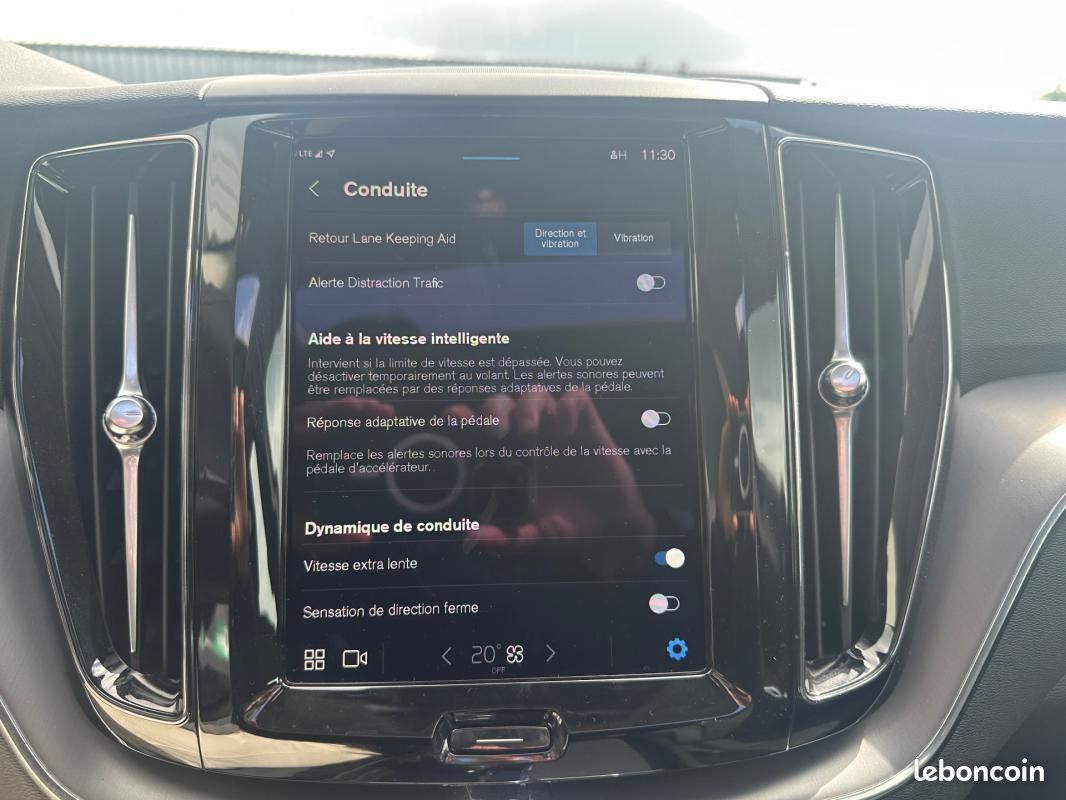 Volvo XC60 T6 AWD Hybride rechargeable 253 ch+145 ch Geartronic 8 Start (image 30)