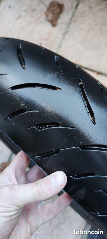 2 pneus moto quasi neufs 110/70/17 et 140/70/17 Dunlop GPR 300 (image 2)
