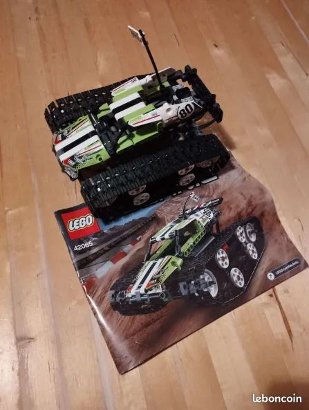 Lego - 42065 - Le Bolide sur Chenilles Télécommandé (image 1)