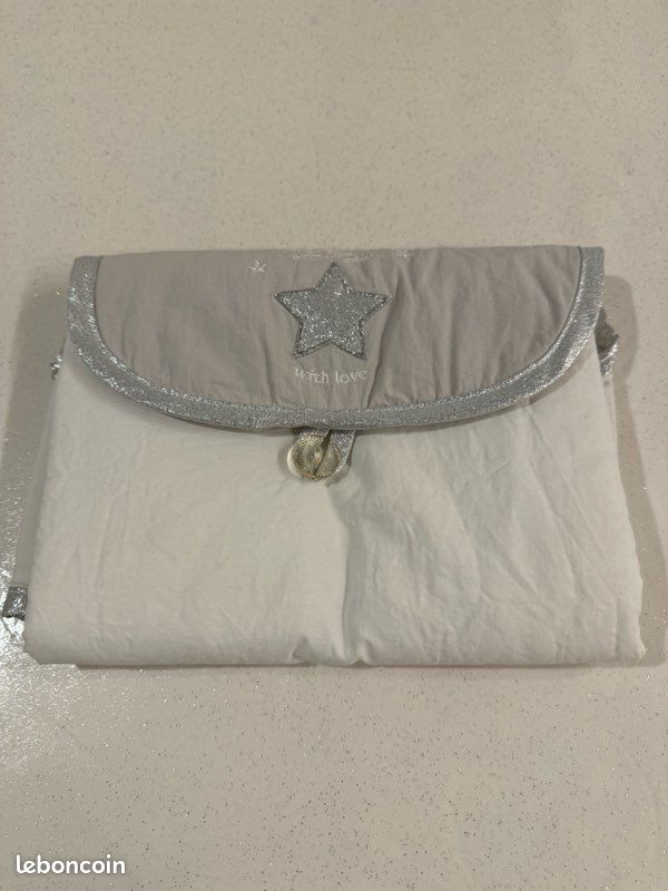 Tapis à langer idéal voyage blanc argent en parfait état