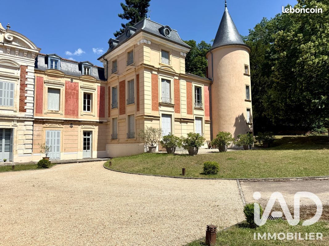 Appartement 5 pièces 212 m² · à Éveux · 212 m² · 1 050 000 €