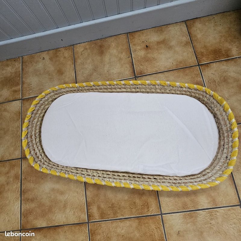 Panière à langer en osier avec matelas (image 1)