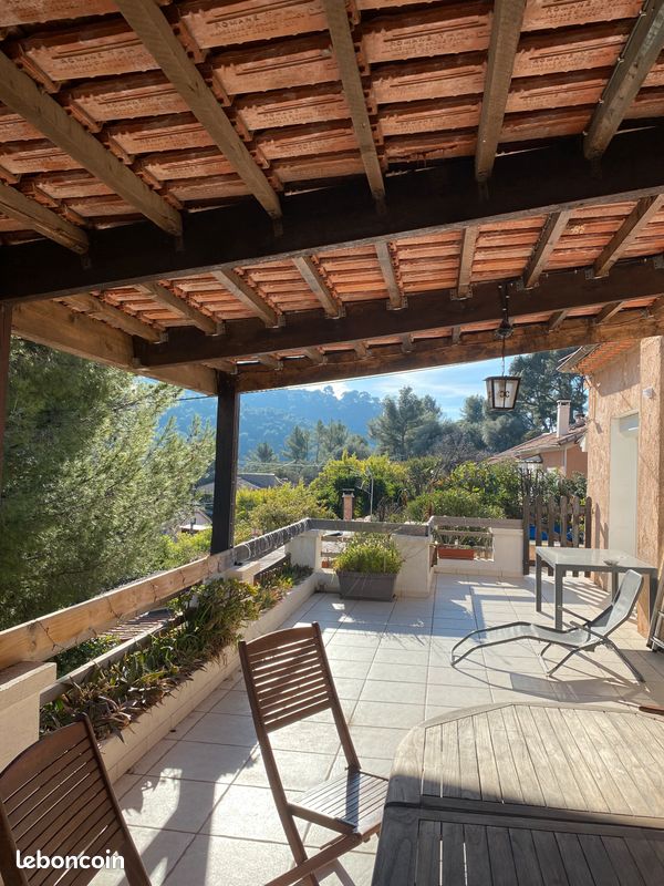 Location saisonnière maison avec piscine et terrasse couverte (image 7)
