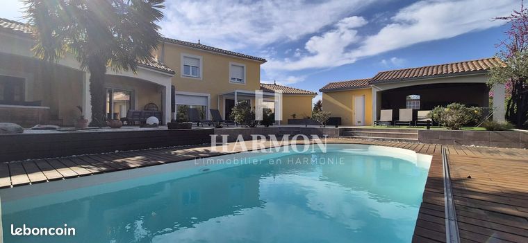 Villa 5 pièces 230 m²