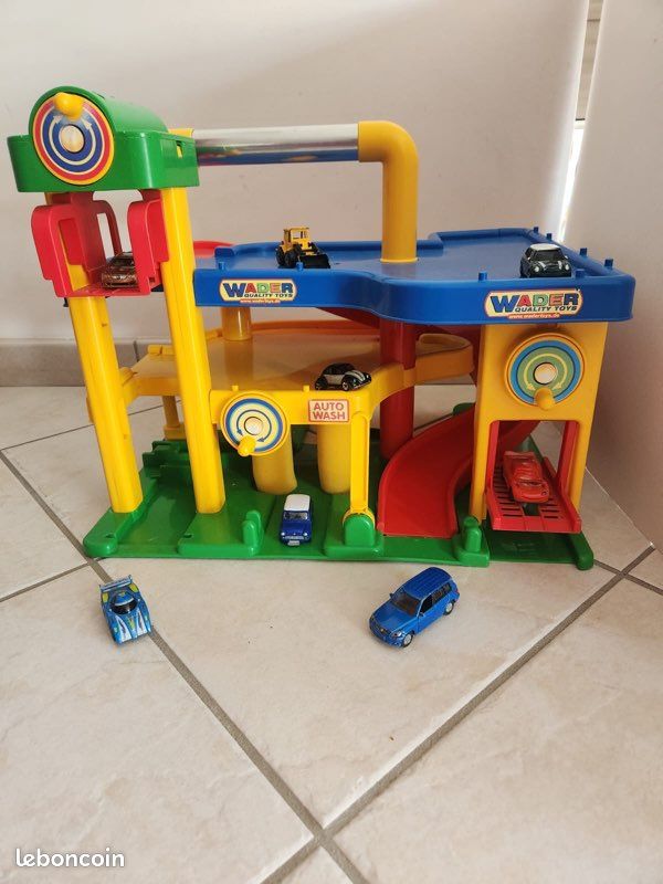 Garage voiture avec circuit (image 1)