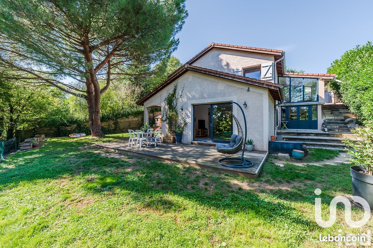 Maison 6 pièces 141 m² · à Dommartin · 141 m² · 565 000 €