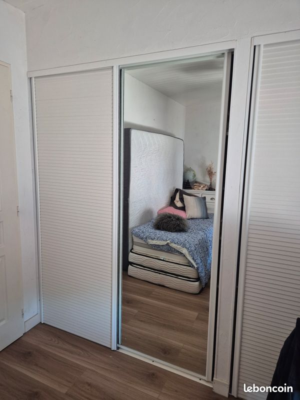 URGENT - Vends cause travaux Portes coulissantes de placard avec miroir (image 1)