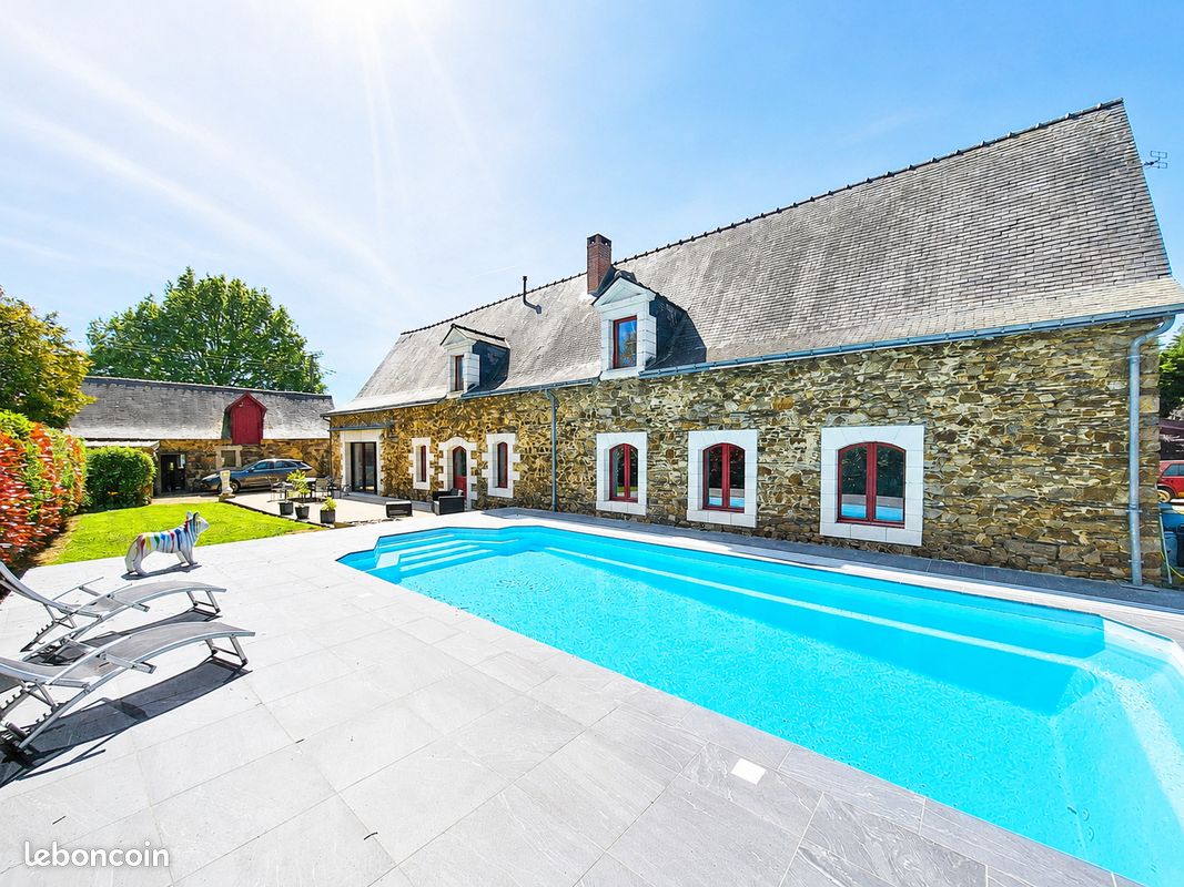 Maison 9 pièces 294 m² · à Segré-en-Anjou Bleu · 294 m² · 498 700 €