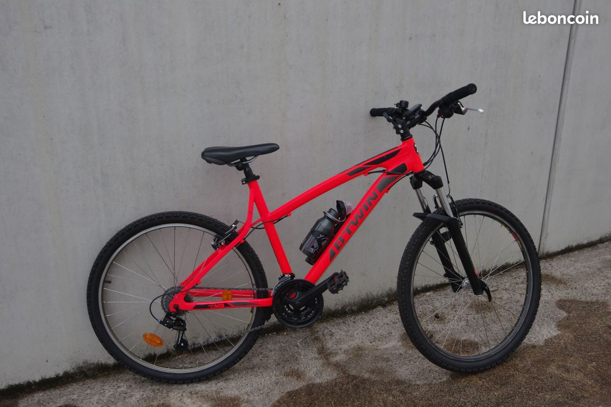VTT B'Twin Rockrider 520 - Comme neuf - Très peu roulé - Vélos