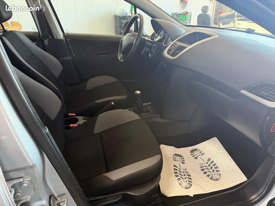 Peugeot 207 1.4 5CV 75CH (115 000KM) Critair 2 Edition Urban (image 3)