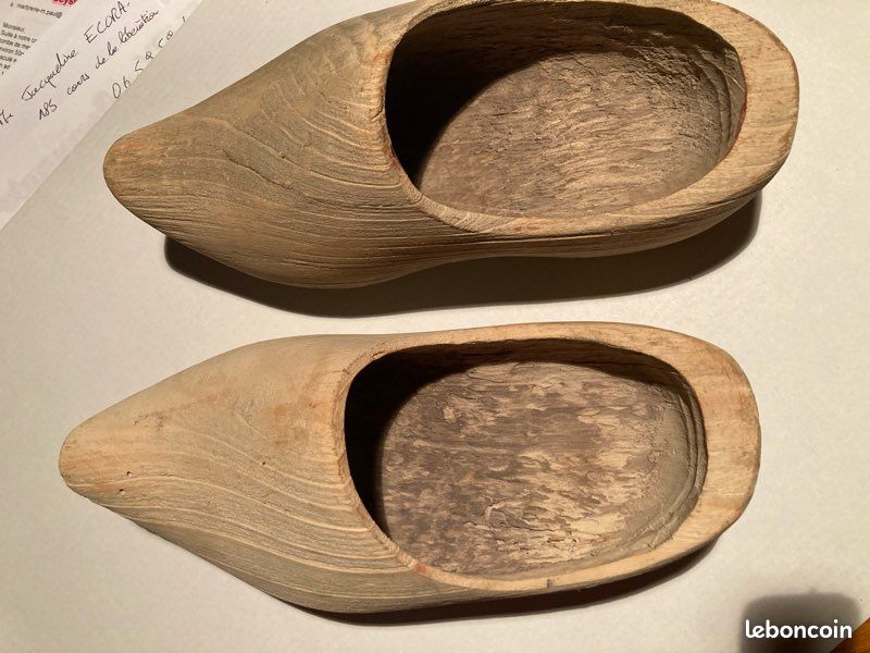 Anciens sabots en bois pour enfants (image 2)