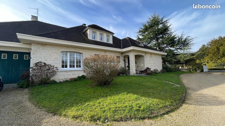Propriété 7 pièces 214 m²