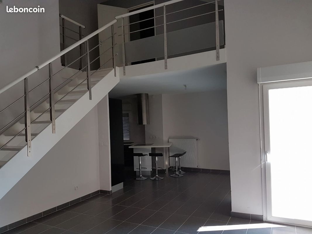 Appartement 4 pièces 120 m² · à Fontaine · 120 m² · 1 050 €/mois