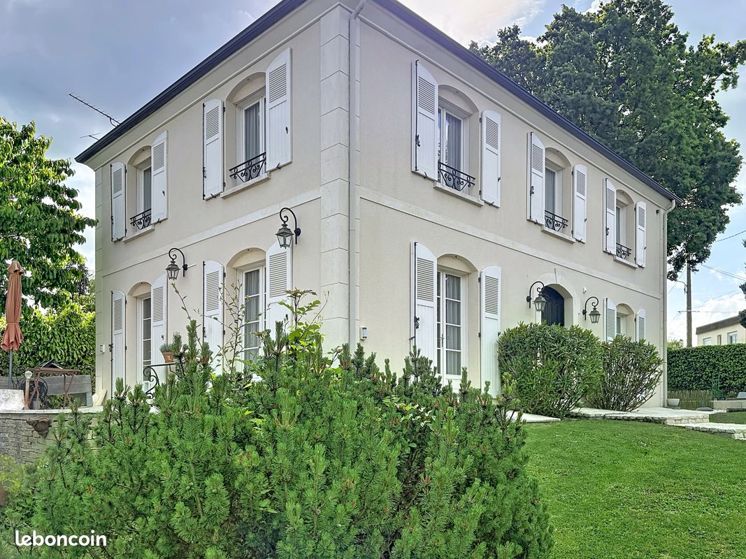 Maison 6 pièces 169 m² · à Brunoy · 169 m² · 593 750 €