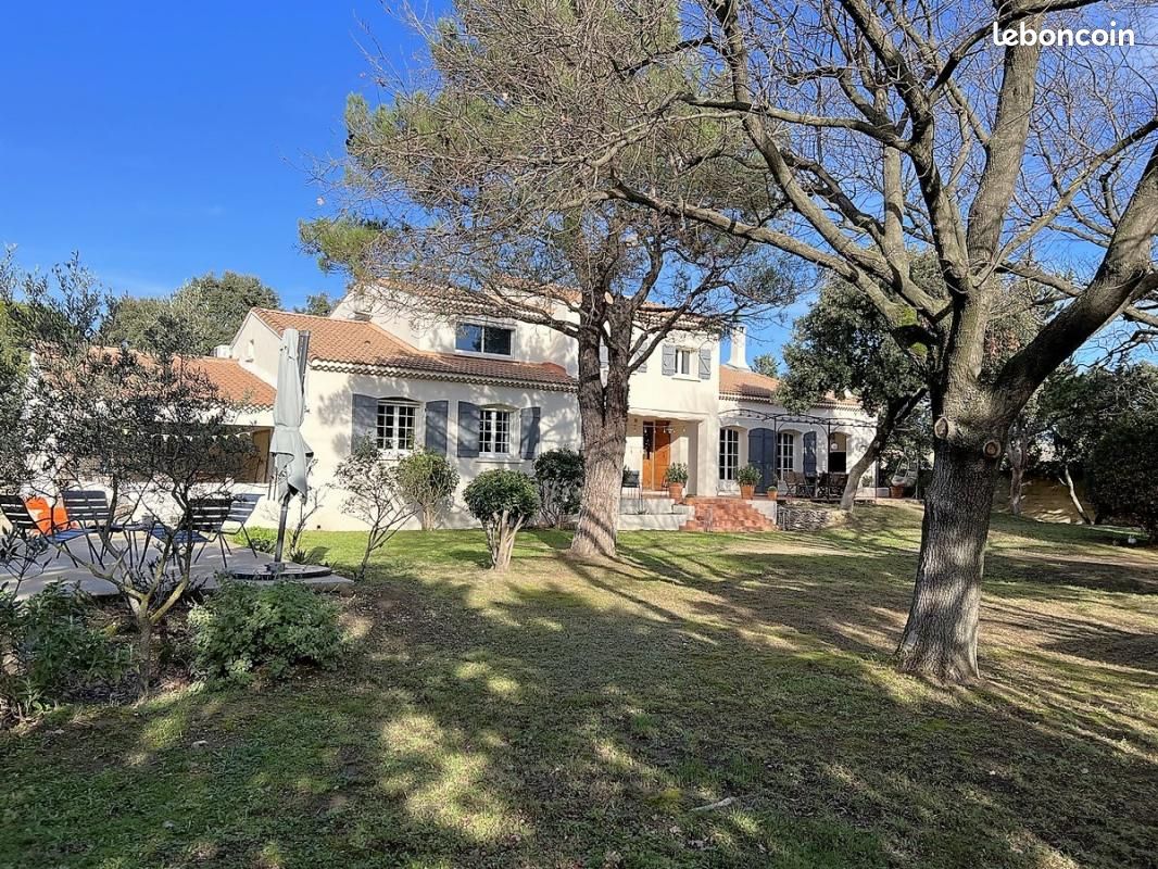 Maison 9 pièces 230 m² · à Rochefort-du-Gard · 230 m² · 780 000 €