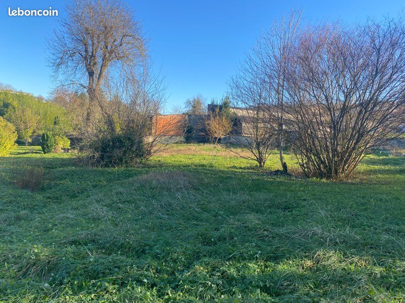 Terrain a Angouleme de 900m2 · à Angoulême · 58 500 €