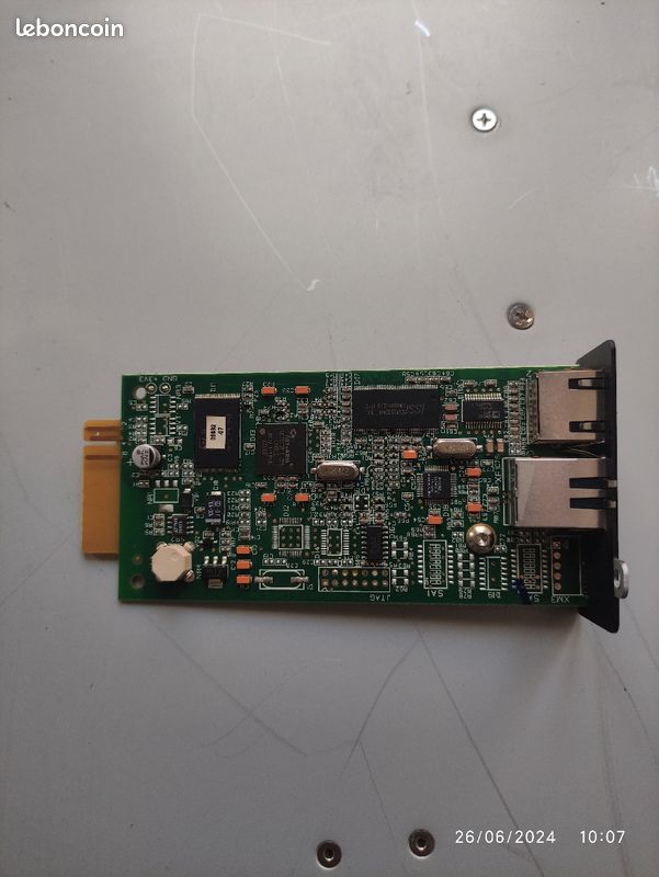 Adaptateur de gestion à distance Eaton RS-232 pour PW9135G6000-XL3U avec réseau (image 2)