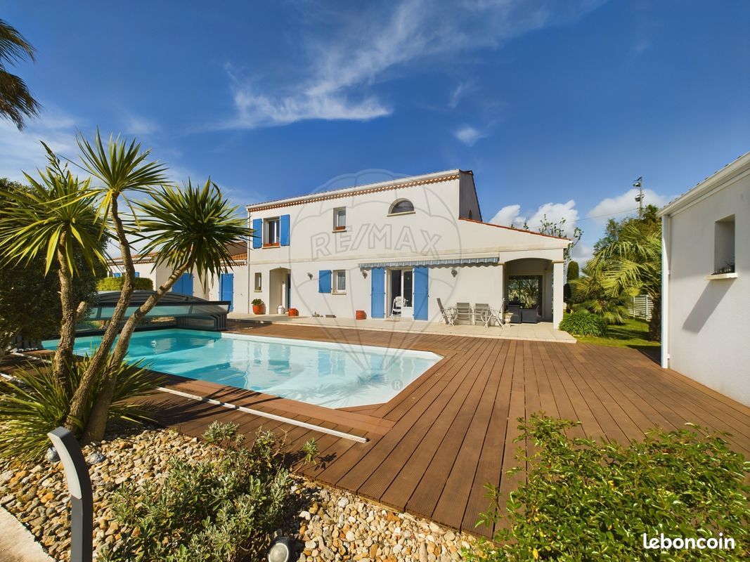 Maison 11 pièces 207 m² - Le Gua 17600 (image principale 0)