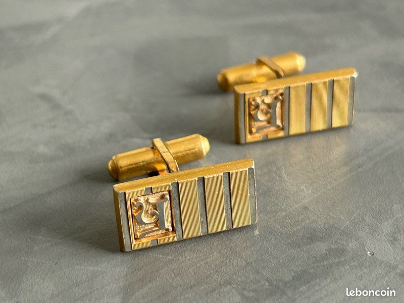 Bouton de manchette or jaune et rose ancien