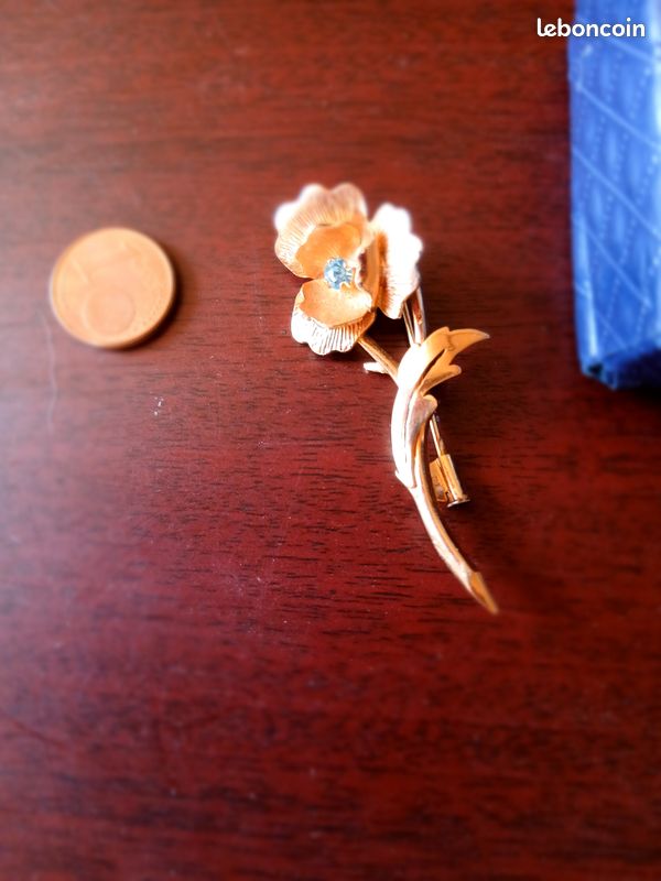 Broche Avec Petites Fleurs Et Perles - Bijou Vintage En Très Bon état Occasion