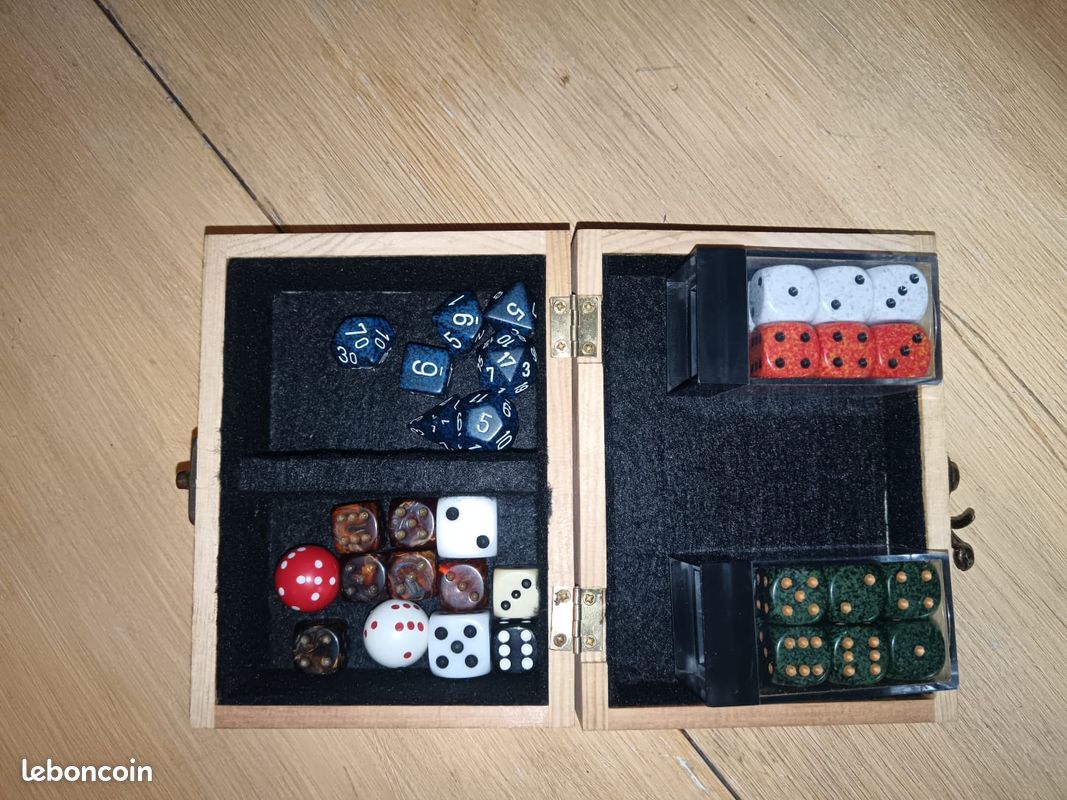 Lot divers dés, boite de rangement et piste à dés (image 1)