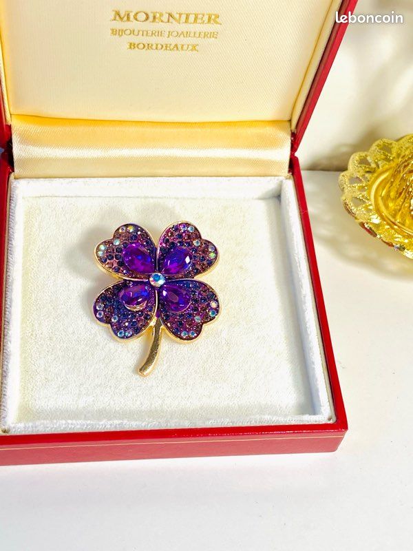 Broche Porte-bonheur Trèfle à 4 Feuilles Ornée De Pierres Violettes - Métal Argenté