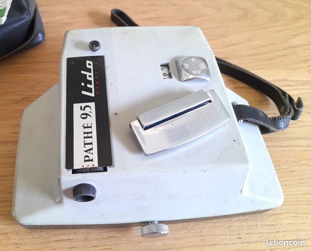 CAMERA PATHE 9,5. avec POIGNEE