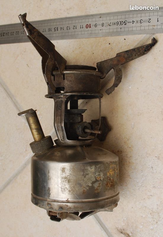 Vintage Ancien Fer Kérosène Camping Poêle Avec Original Triple Cylindre
