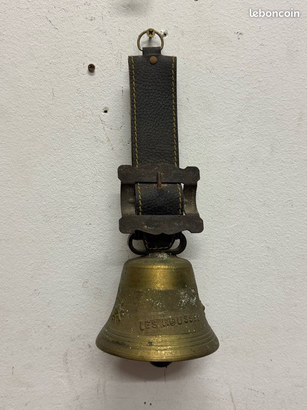 Bells de traîneau de chevaux antiques en laiton sur cuir, vers 1900 - En vente sur France