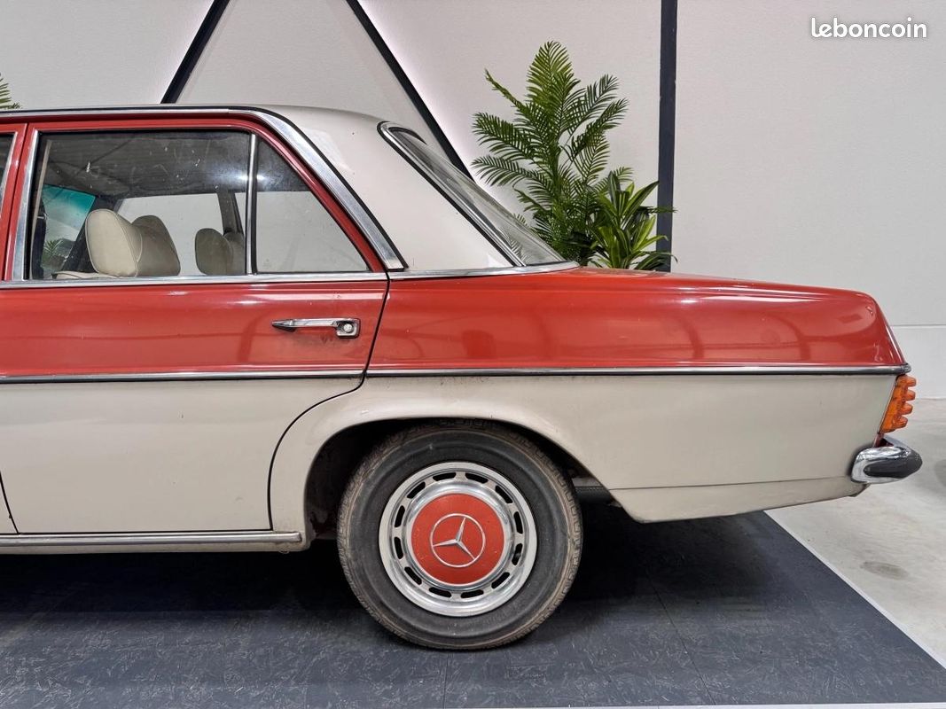 MERCEDES 200200 W114 / 95ch / DOSSIER HISTORIQUE / CUIR BEIGE / SUPERBE ETAT (image 6)