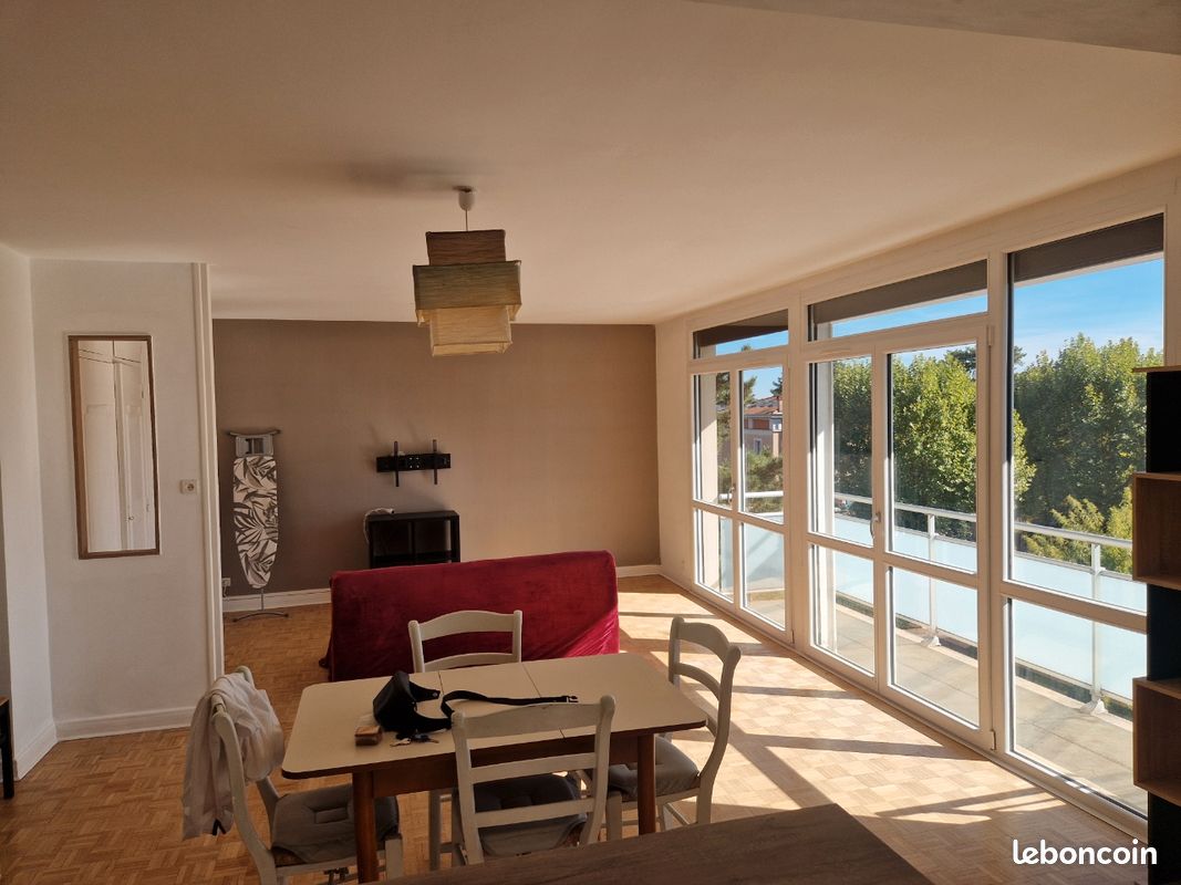 Appartement 3 pièces 74 m² · à Saint-Genis-Laval · 74 m² · 1 250 €/mois