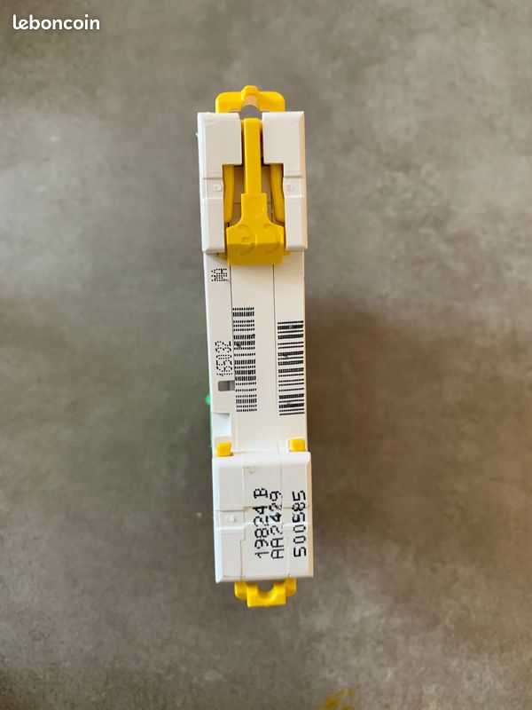 Protection électrique Disjoncteur Schneider Resi9 16A Courbe C - 1P N Peignable - Protection Circuit Disjoncteur 16a Courbe C Protection électrique Disjoncteur Schneider Resi9 16A Courbe C - 1P N Peignable - Protection Circuit Disjoncteur 16a Courbe C