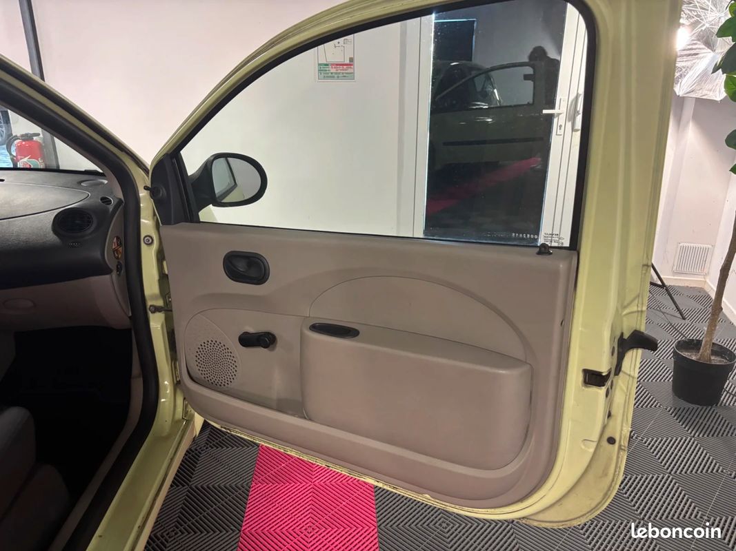 RENAULT TWINGO II 1.2 60 eco2 (image 19)