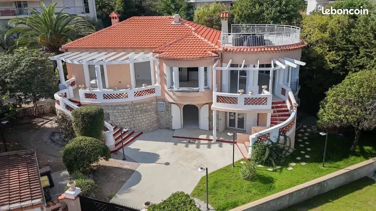 Maison 7 pièces 260 m² · à Antibes · 260 m² · 1 640 000 €